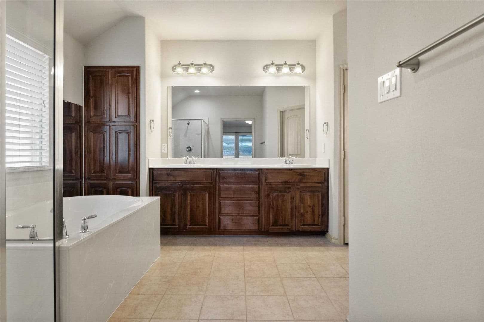 Midlothian House: 1613 Country Hills Dr