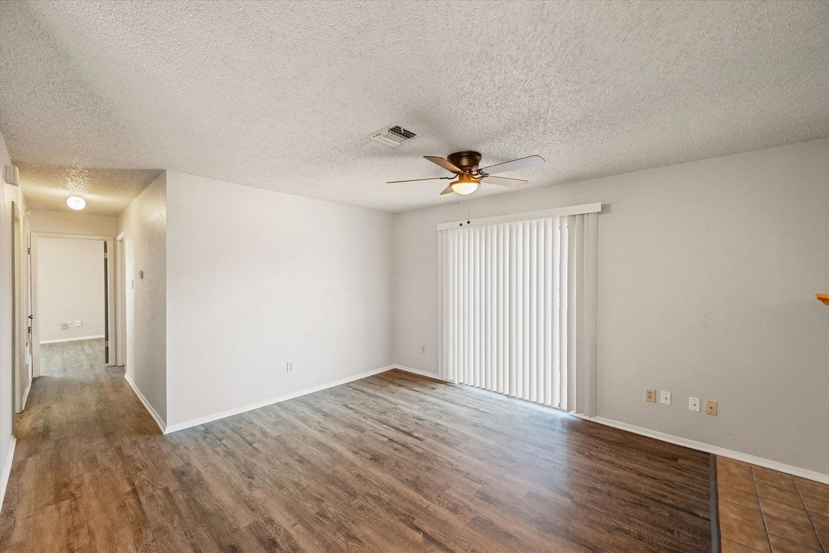 Euless Apartment: 406 E Denton Dr.