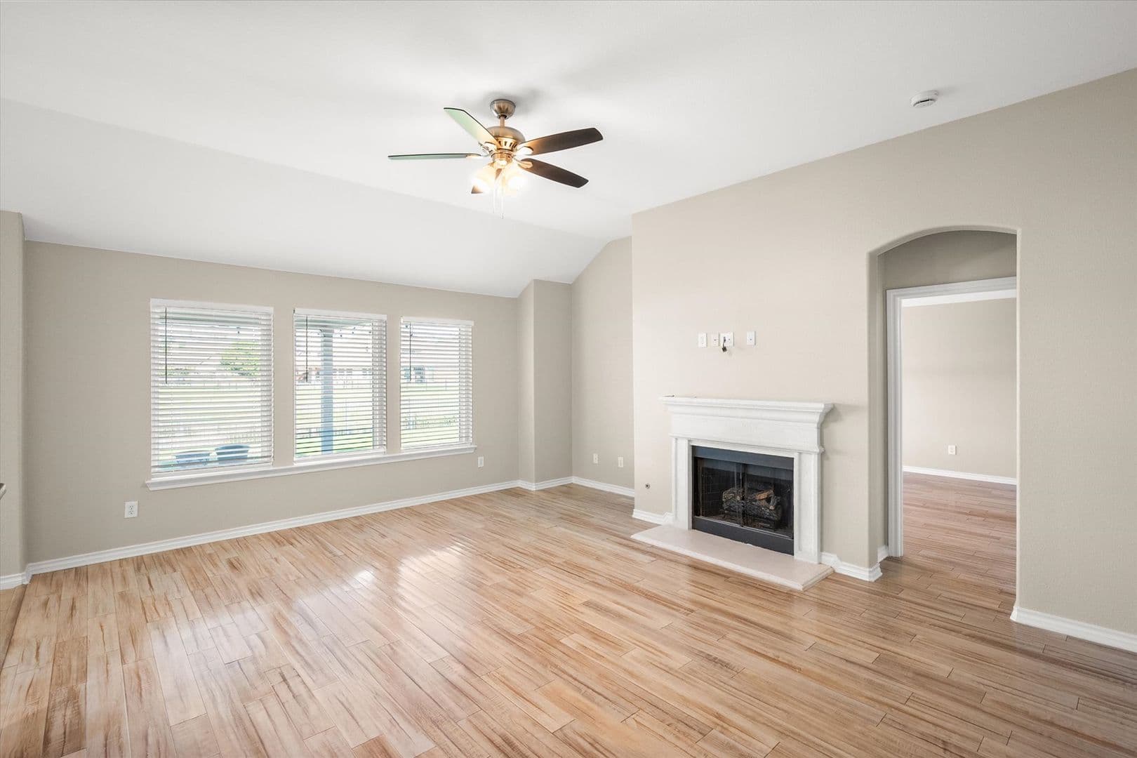 Grand Prairie House: 7363 Estela