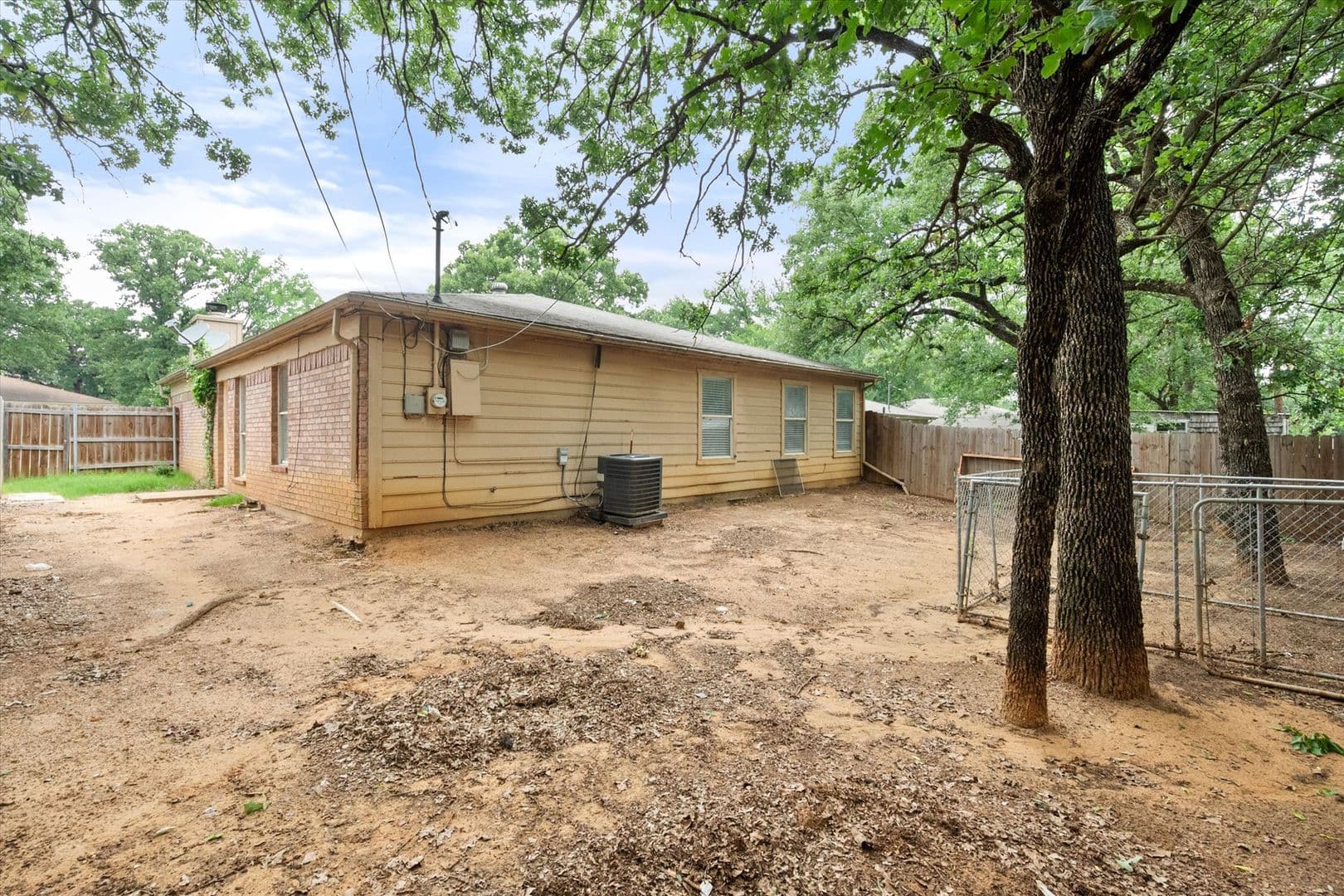 Mansfield House: 1217 Hidden Creek Dr