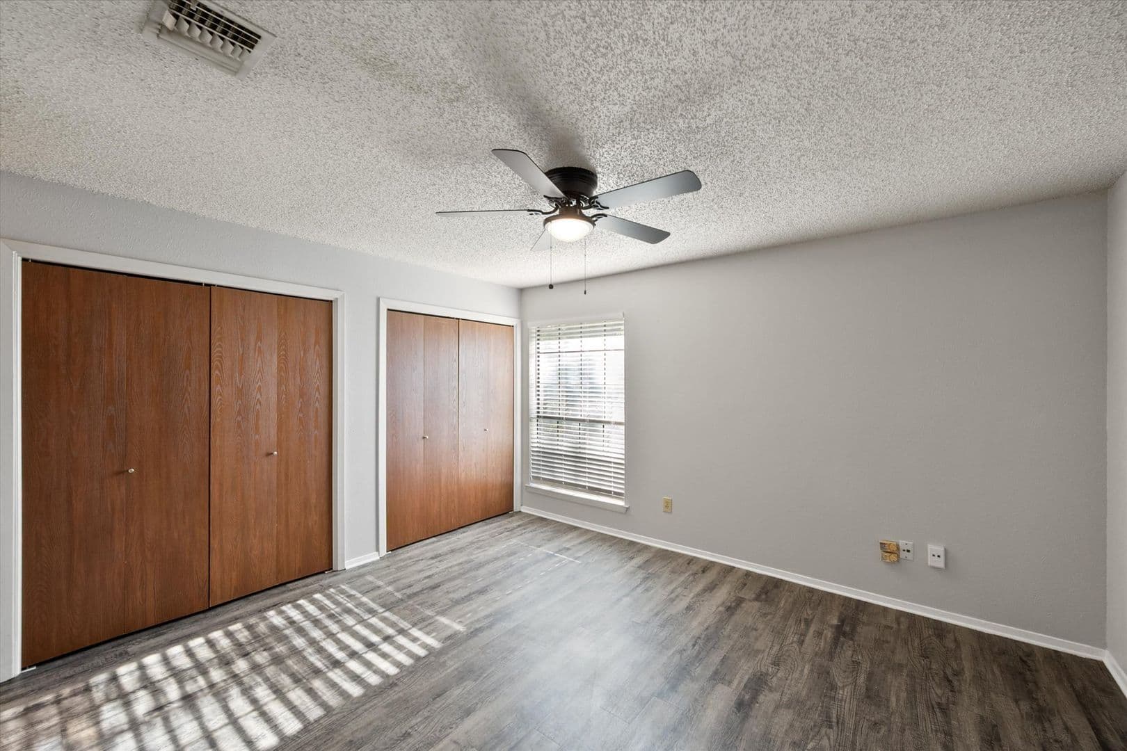 Euless Apartment: 406 E Denton Dr.