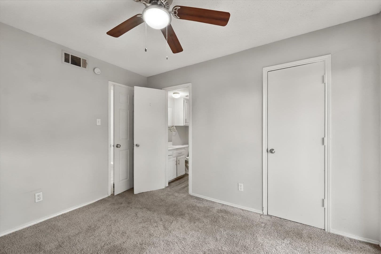 Mansfield Apartment: 311 Kings Way Drive