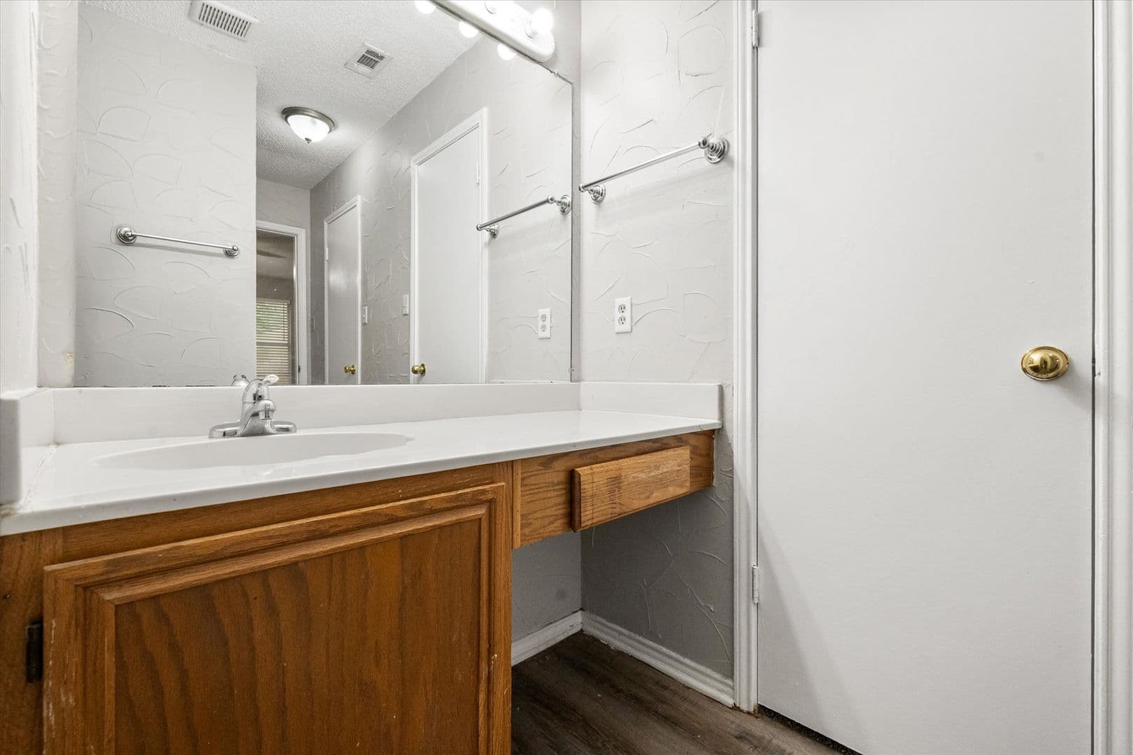 Mansfield House: 1217 Hidden Creek Dr