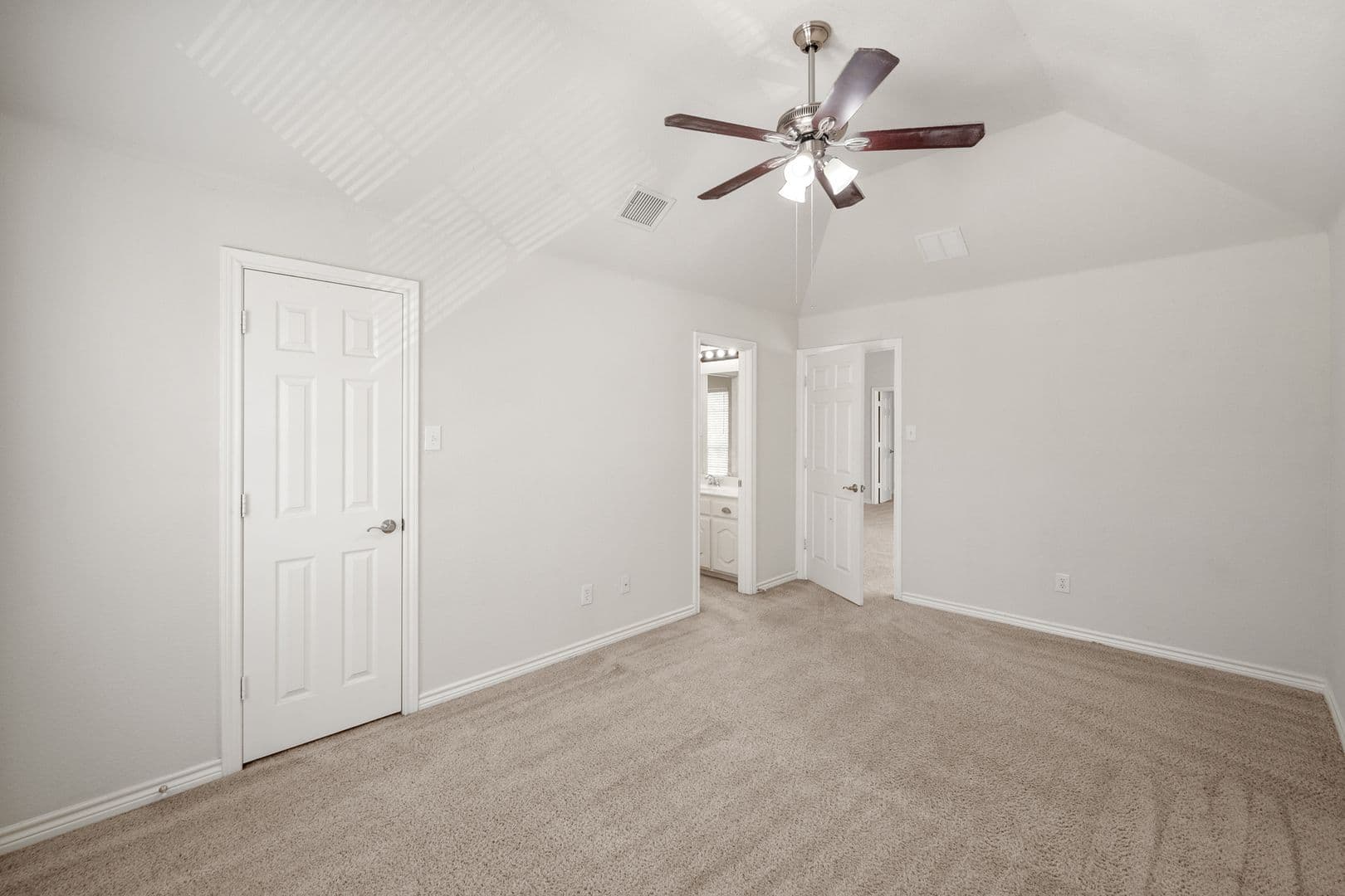 Mansfield House: 121 Monticello Dr