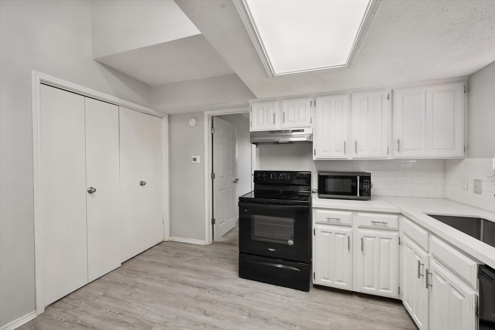 Mansfield Apartment: 311 Kings Way Drive