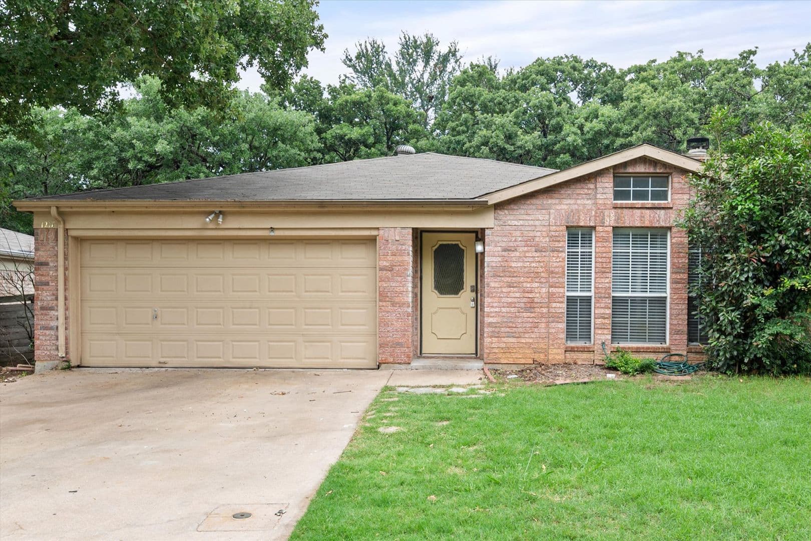 Mansfield House: 1217 Hidden Creek Dr