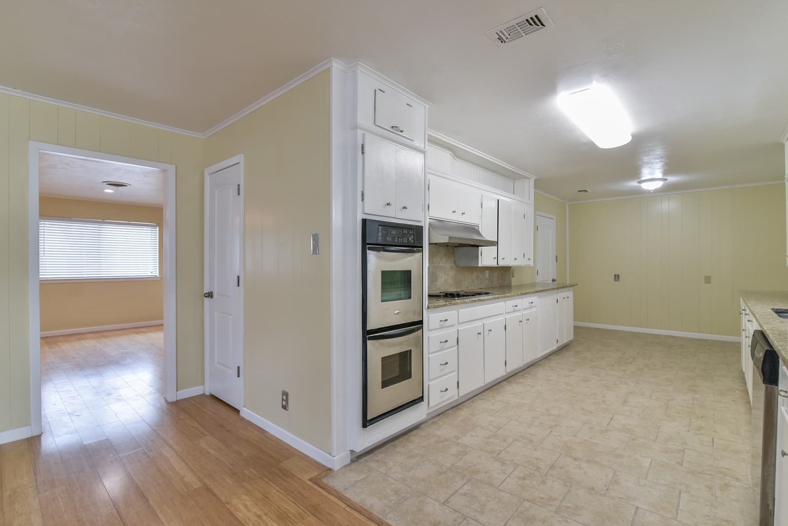 Fort Worth House: 7233 Overhill Rd