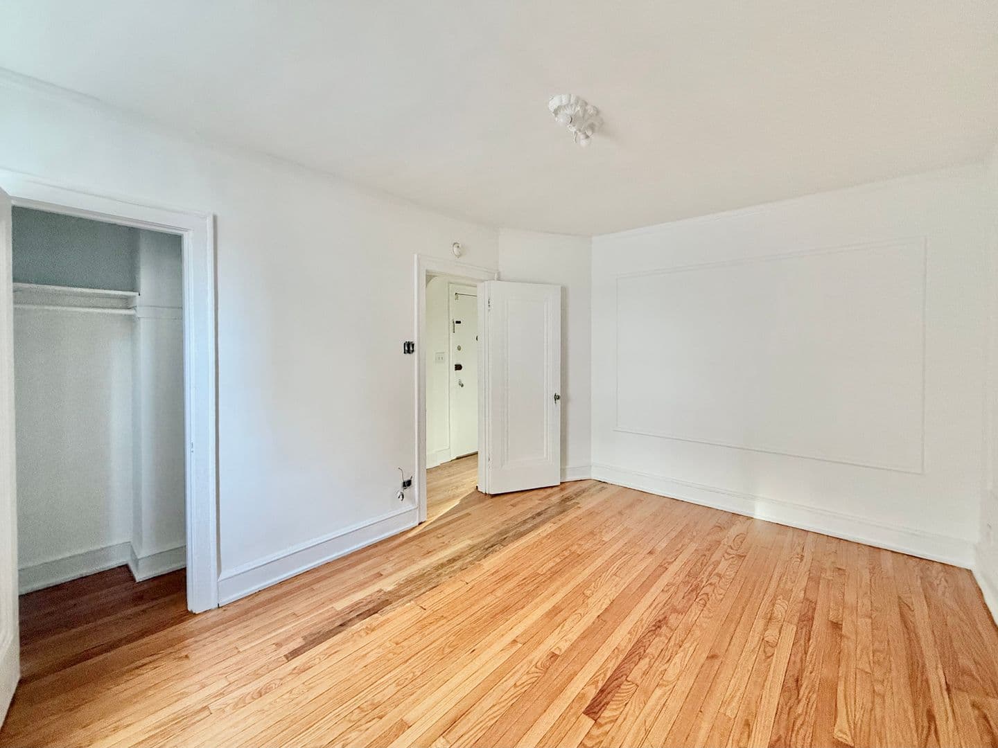 Chicago Apartment: 2801 W Lunt