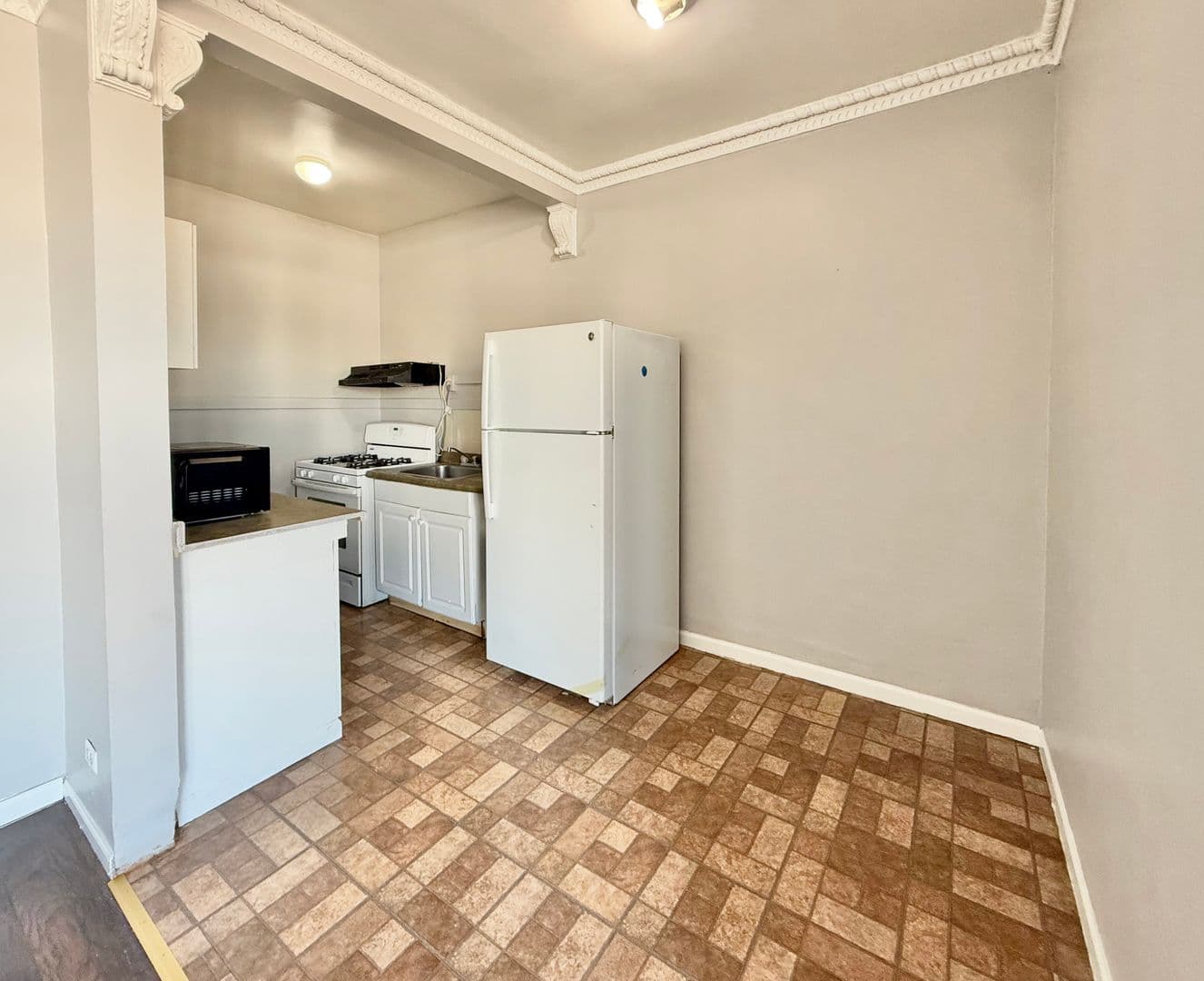 Chicago Apartment: 2349-2359 W Devon - 6351-6355 N Western