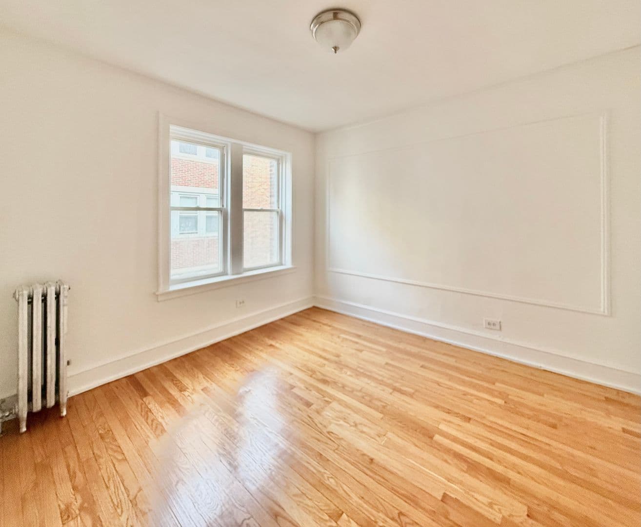 Chicago Apartment: 2801 W Lunt