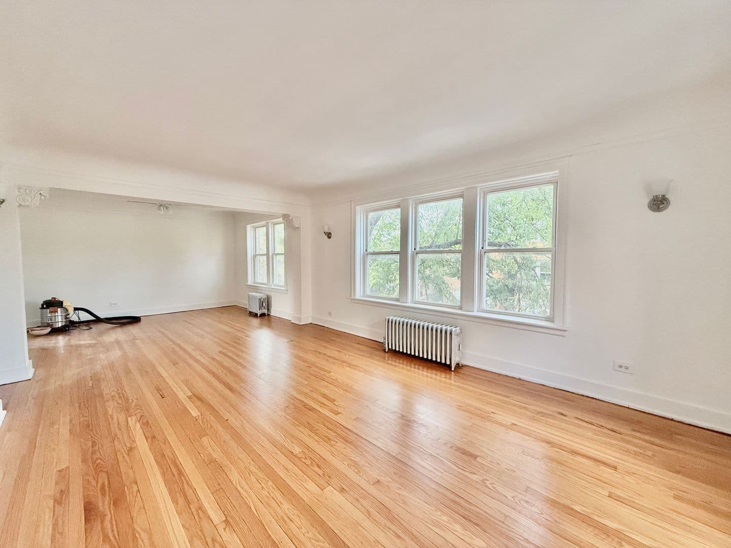 Chicago Apartment: 2801 W Lunt