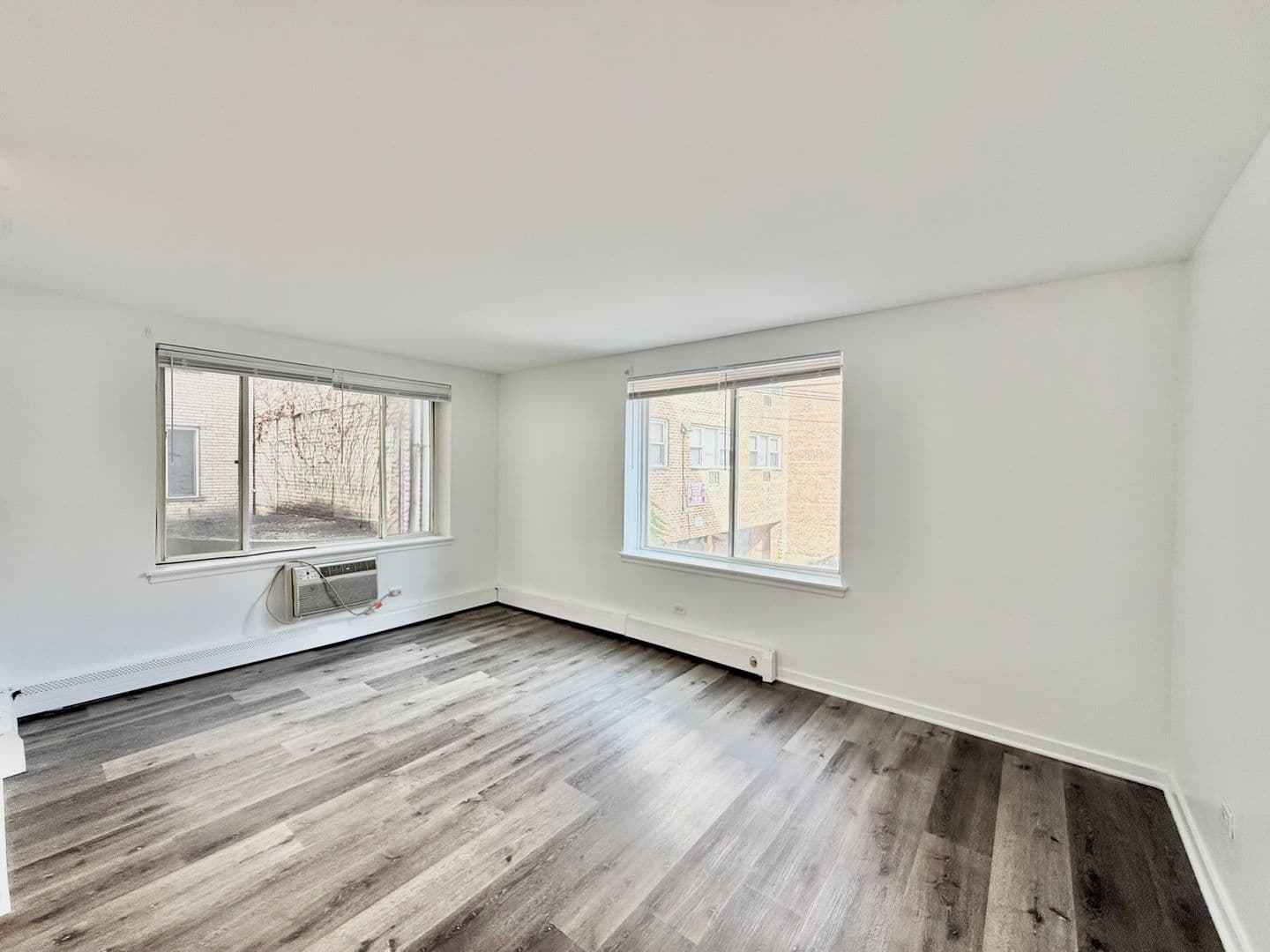 Chicago Apartment: 6815 N. Sheridan Rd.