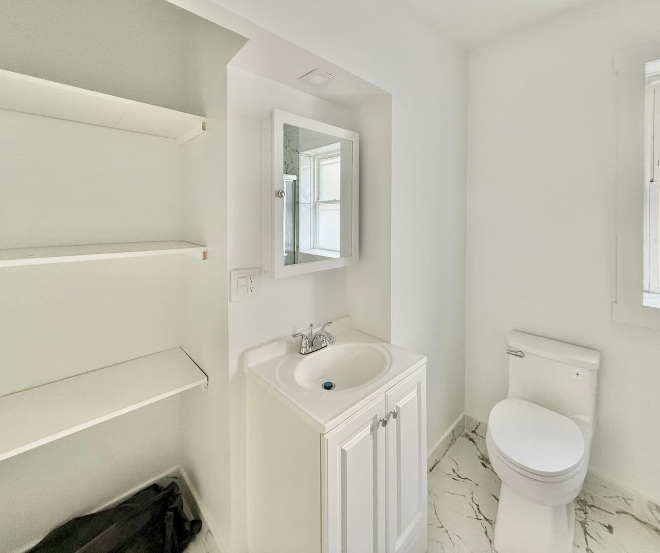 Chicago Apartment: 2801 W Lunt