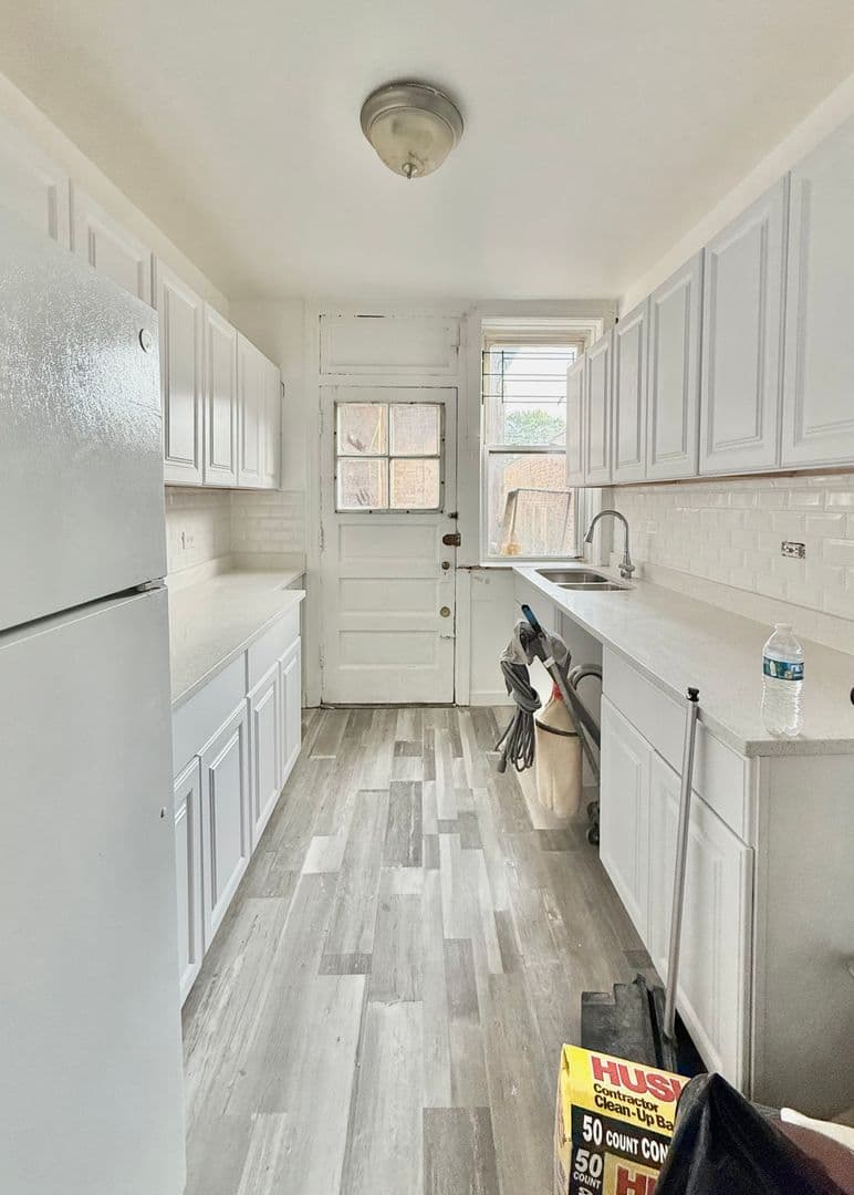 Chicago Apartment: 2801 W Lunt