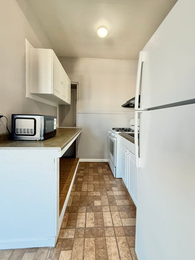 Chicago Apartment: 2349-2359 W Devon - 6351-6355 N Western
