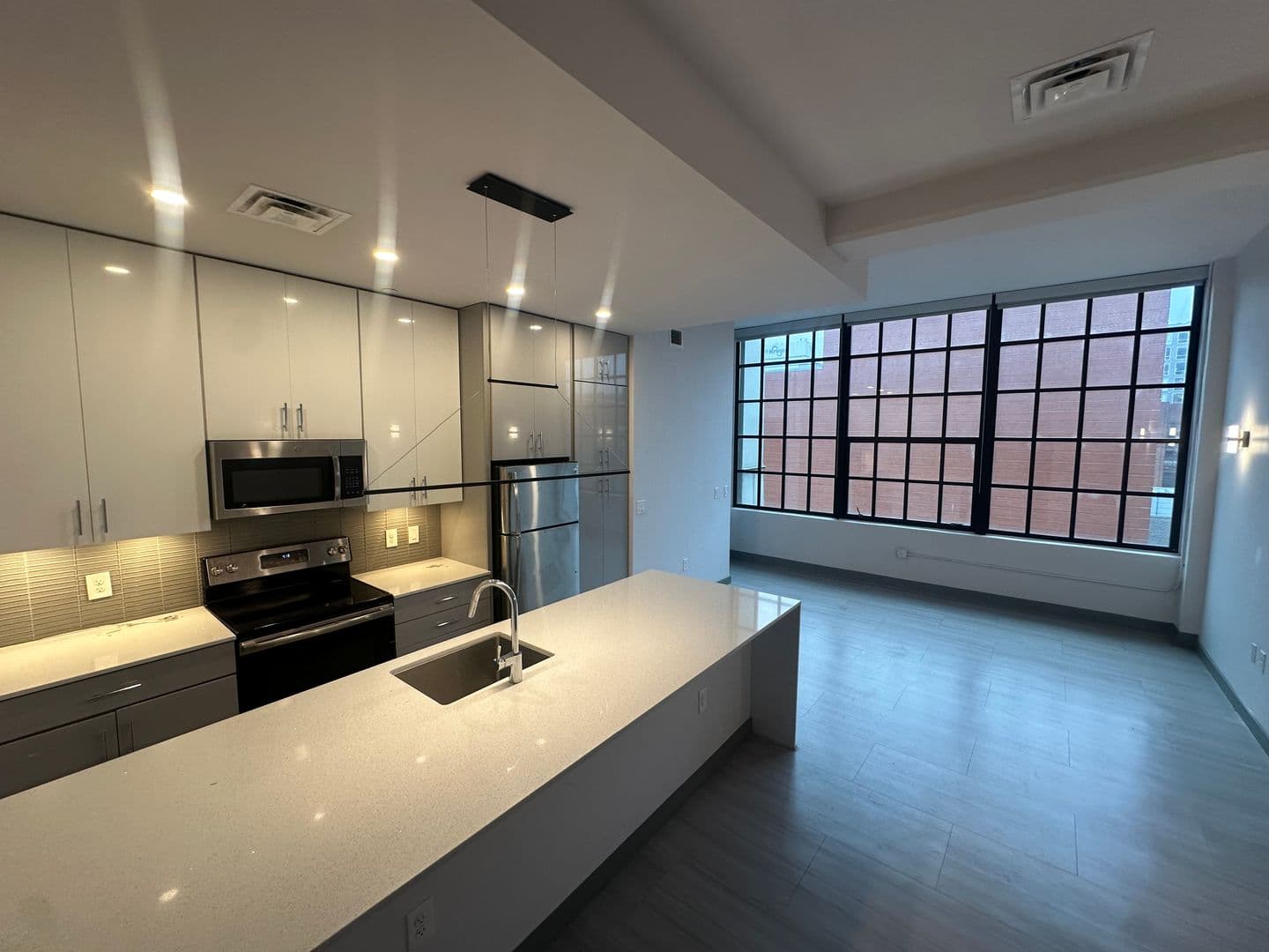 Cincinnati Apartment: 126 E 6th St