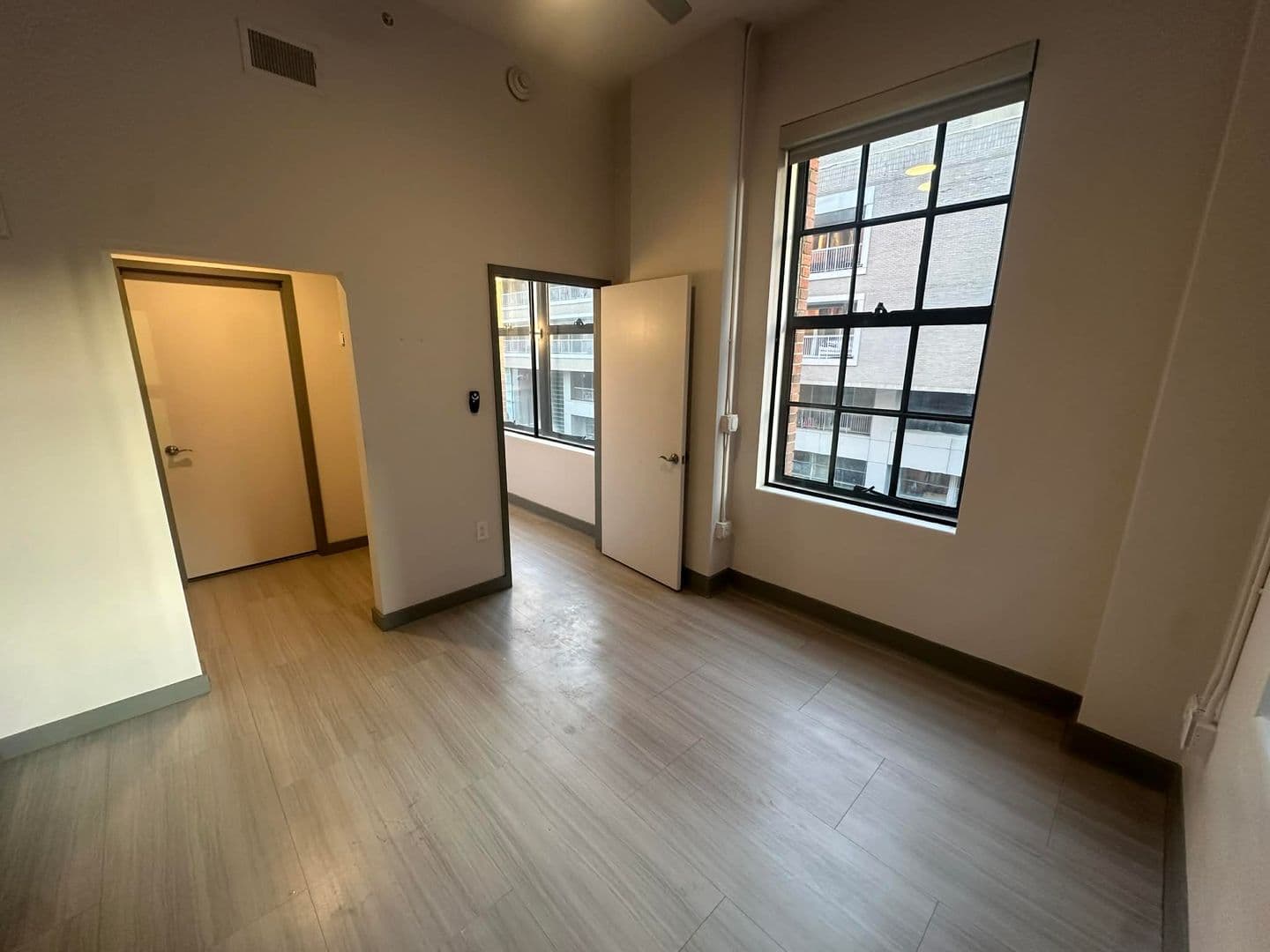 Cincinnati Apartment: 126 E 6th St