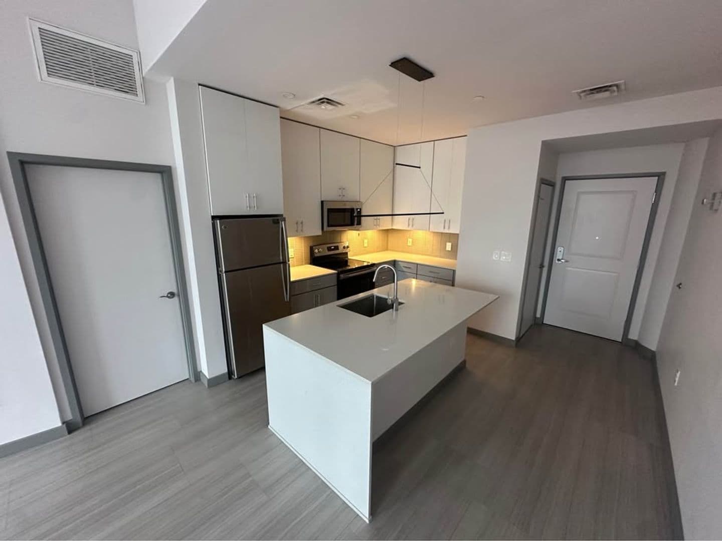 Cincinnati Apartment: 126 E 6th St