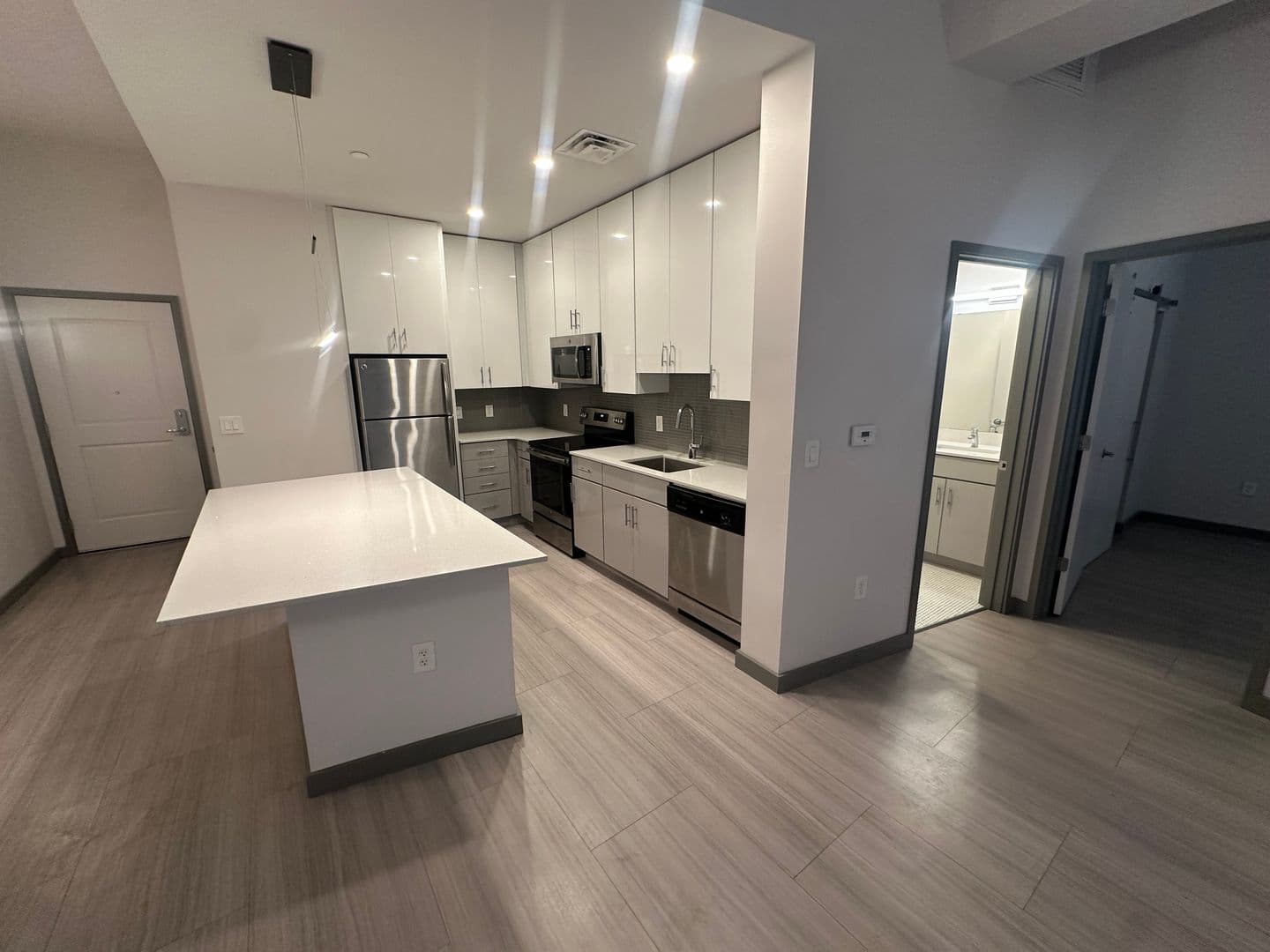 Cincinnati Apartment: 126 E 6th St