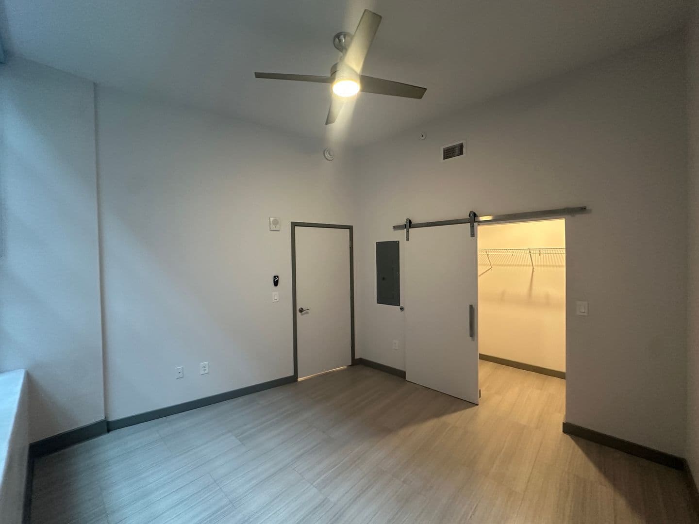 Cincinnati Apartment: 126 E 6th St