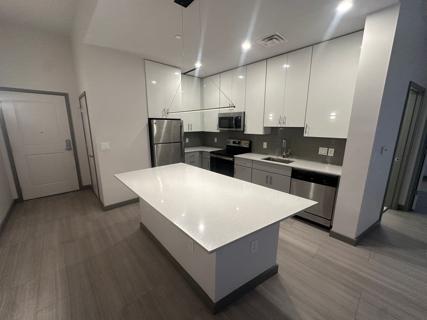Cincinnati Apartment: 126 E 6th St