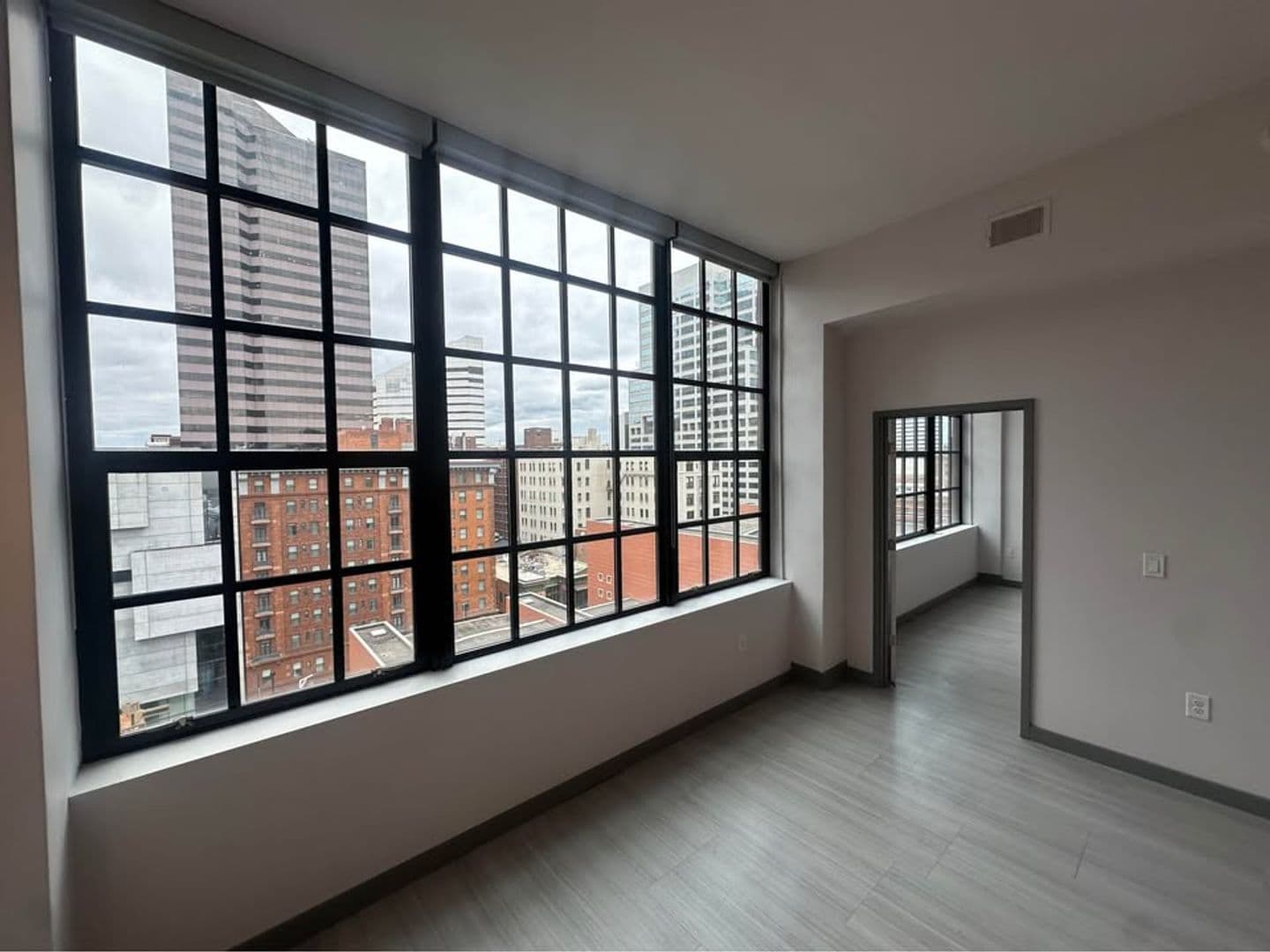 Cincinnati Apartment: 126 E 6th St