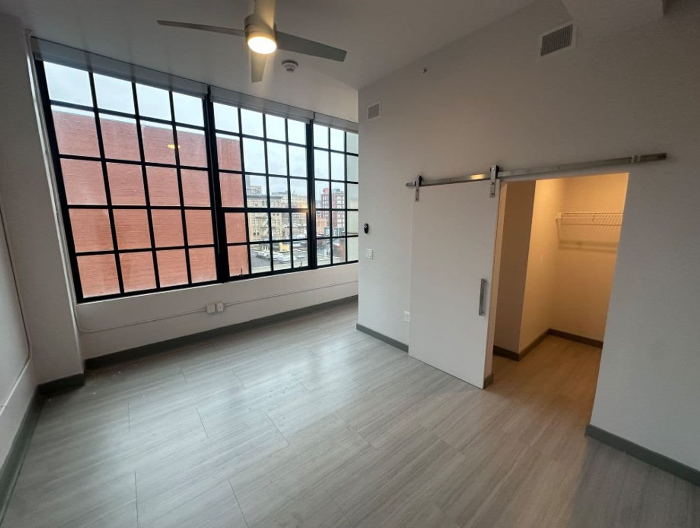 Cincinnati Apartment: 126 E 6th St