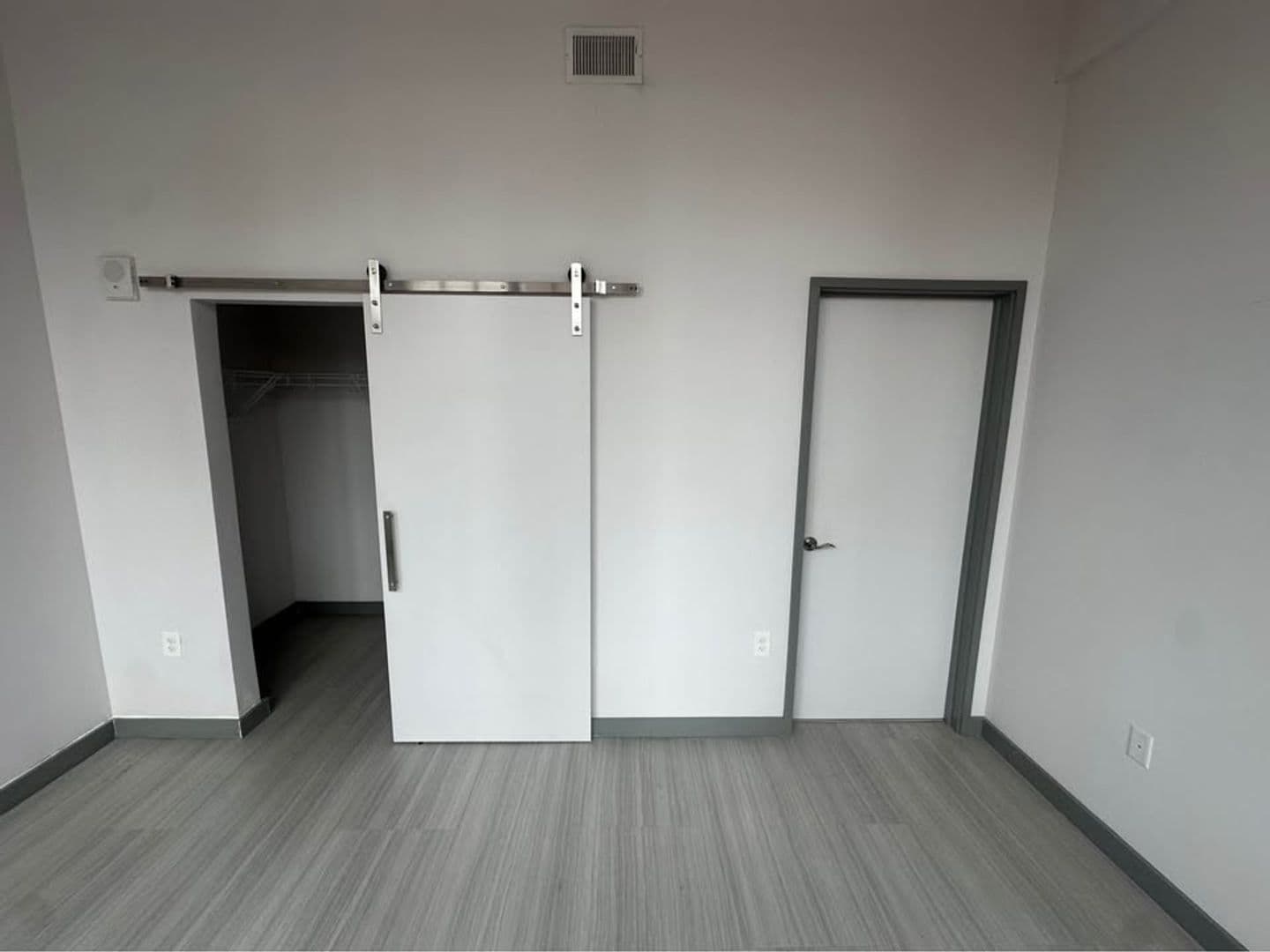 Cincinnati Apartment: 126 E 6th St