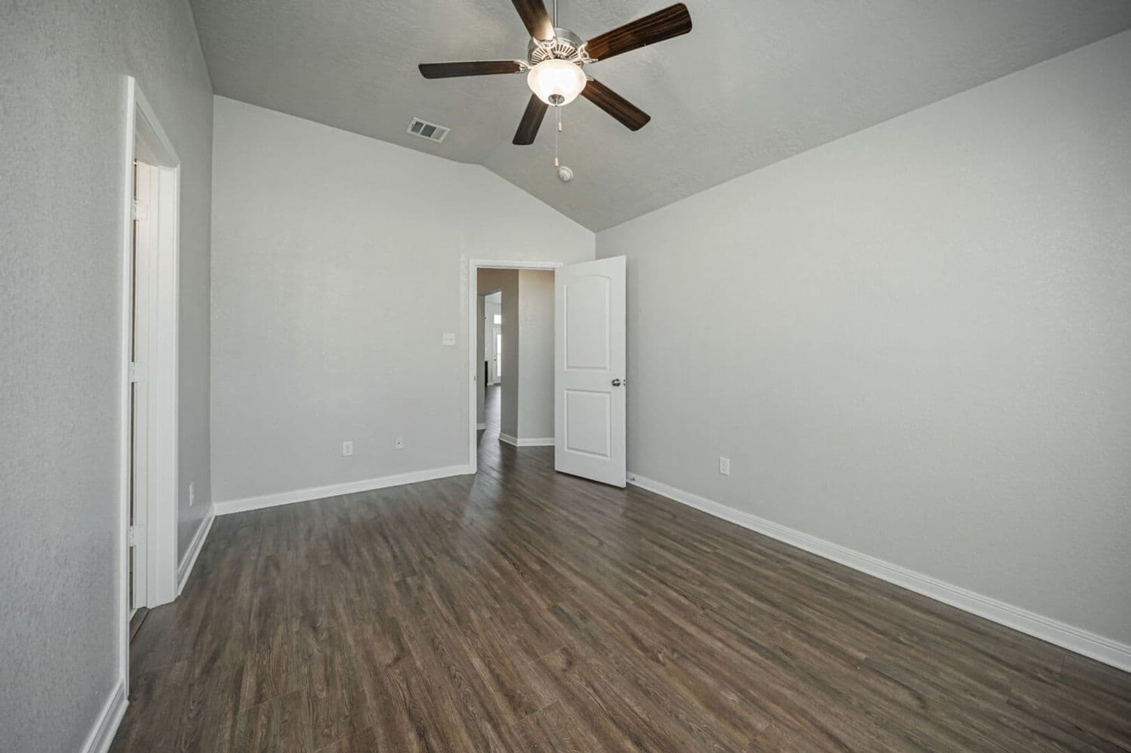 Bryan House: 2003 Viva Rd