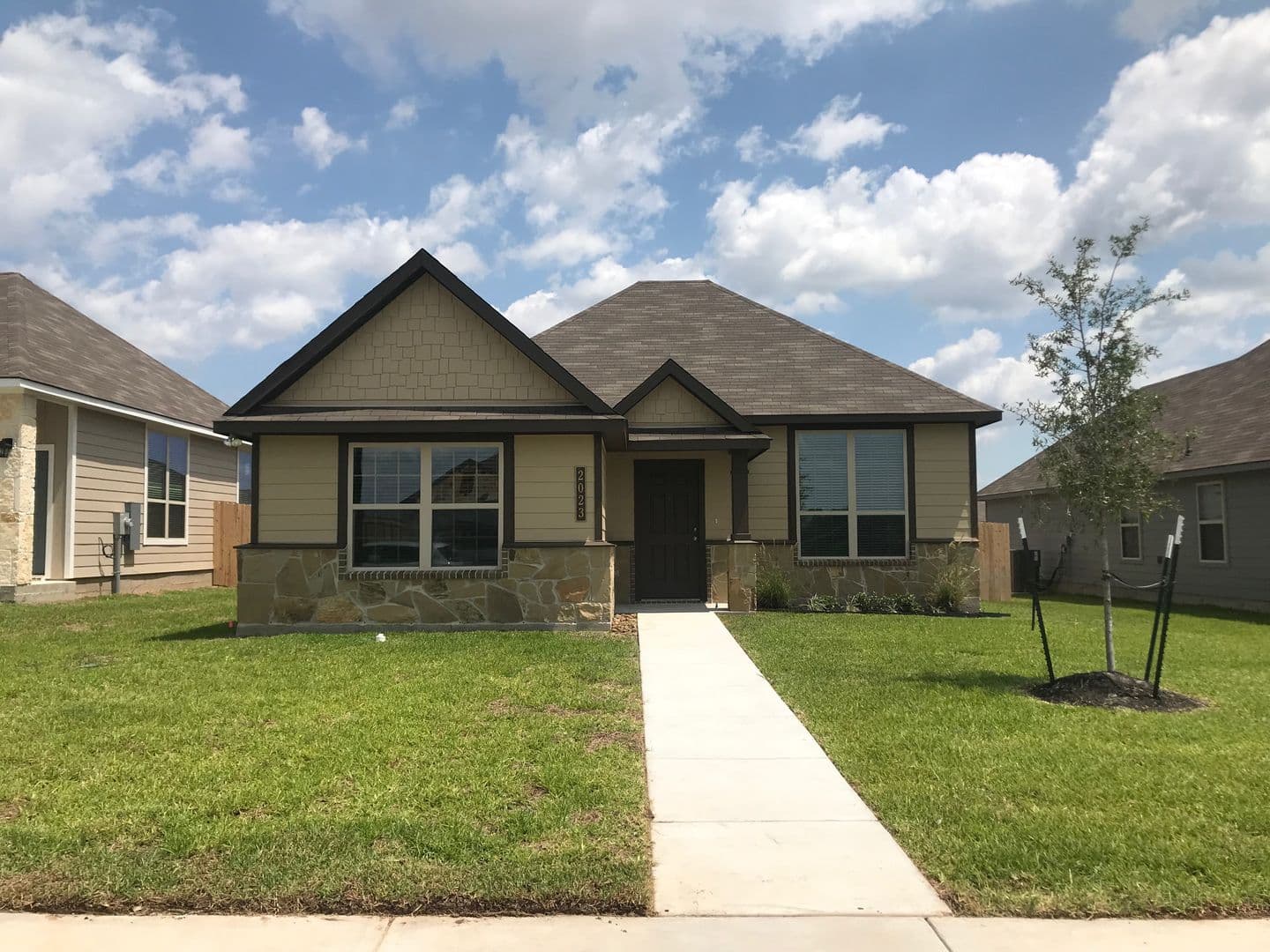 Bryan House: 2023 Viva Rd