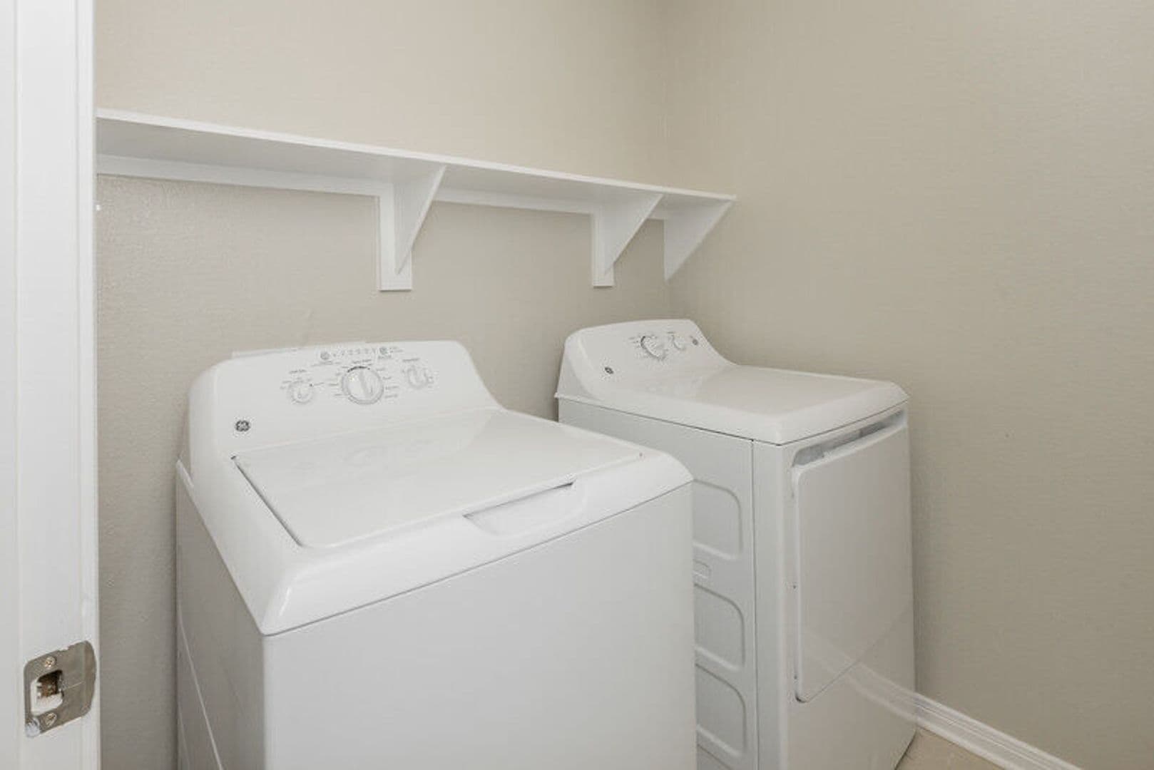 Bryan Townhome: 4089 Cross Park Drive #211