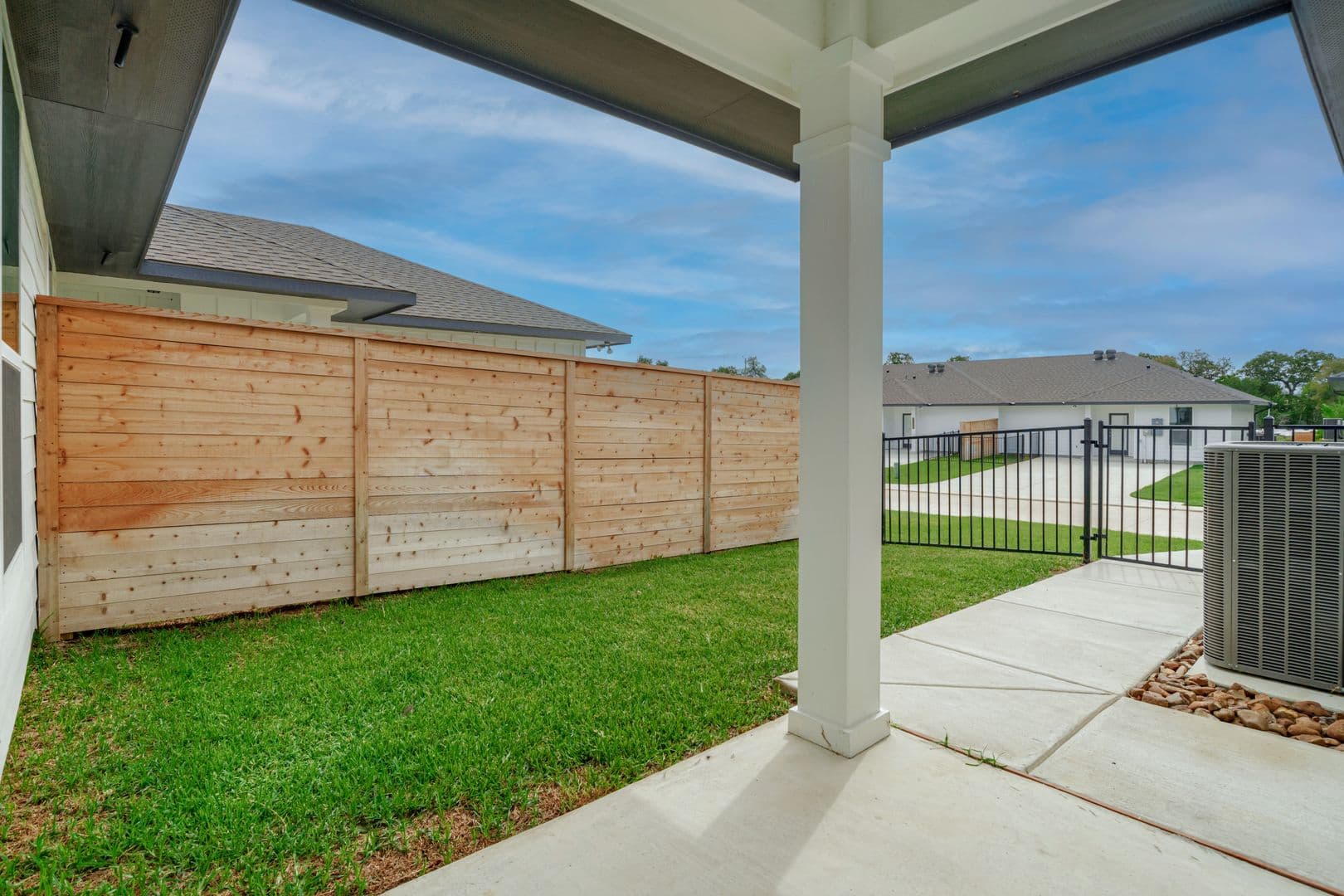 Brenham Townhome: 1142 Trellis Pass - 1
