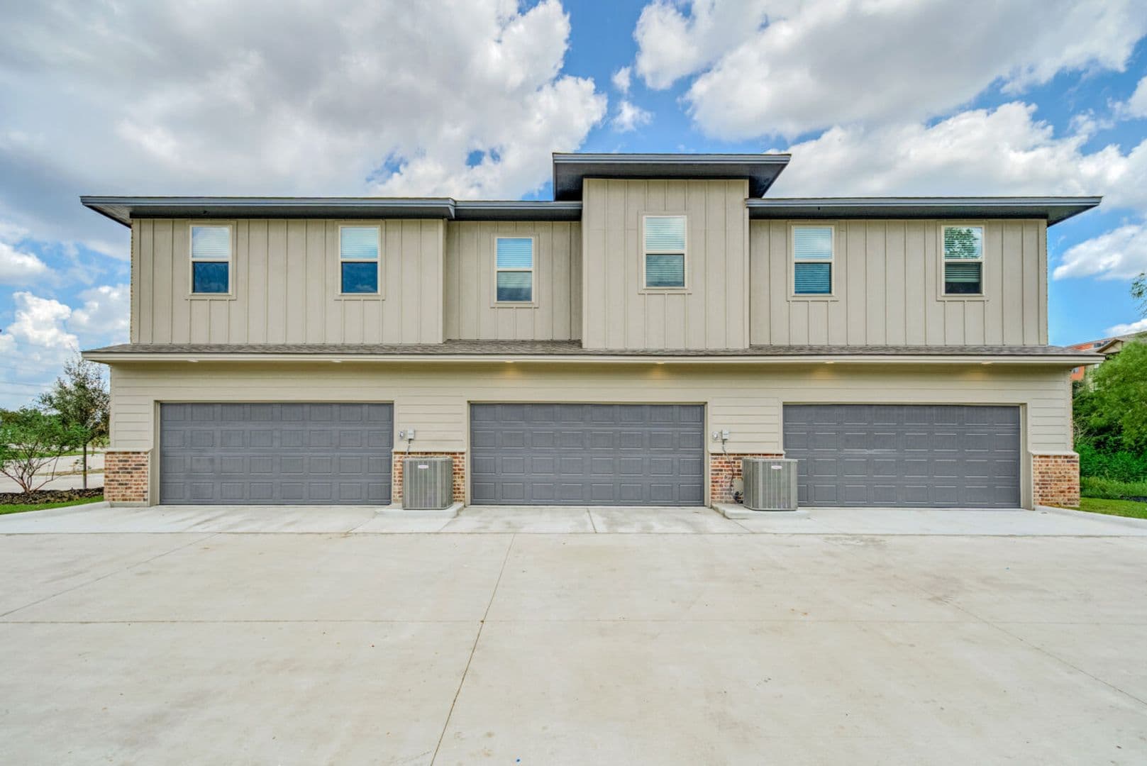 Bryan Townhome: 4089 Cross Park Drive #211