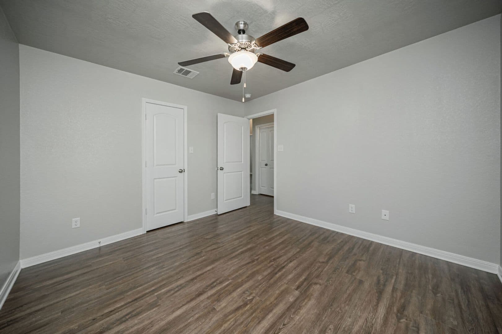 Bryan House: 2003 Viva Rd