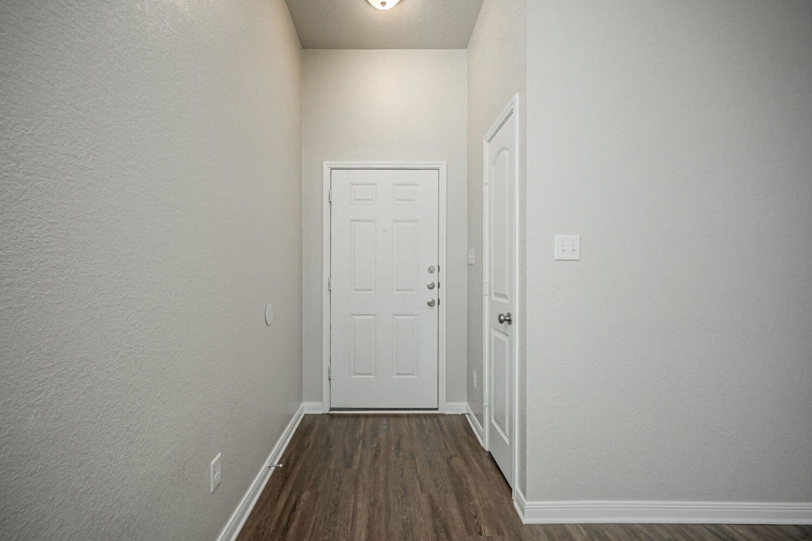 Bryan House: 2003 Viva Rd