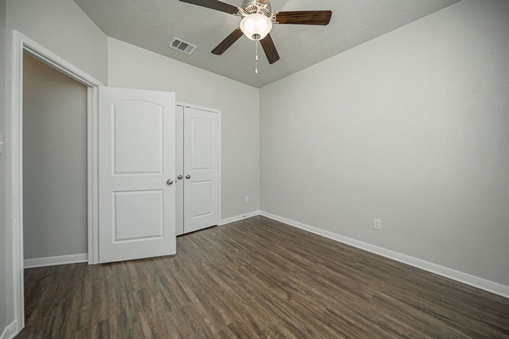 Bryan House: 2003 Viva Rd