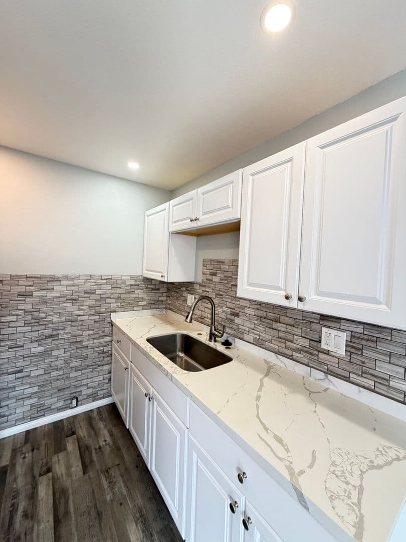 Lemon Grove Apartment: 3277 Olive St