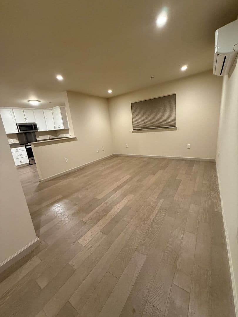 Menlo Park Apartment: 2025 Avy Ave