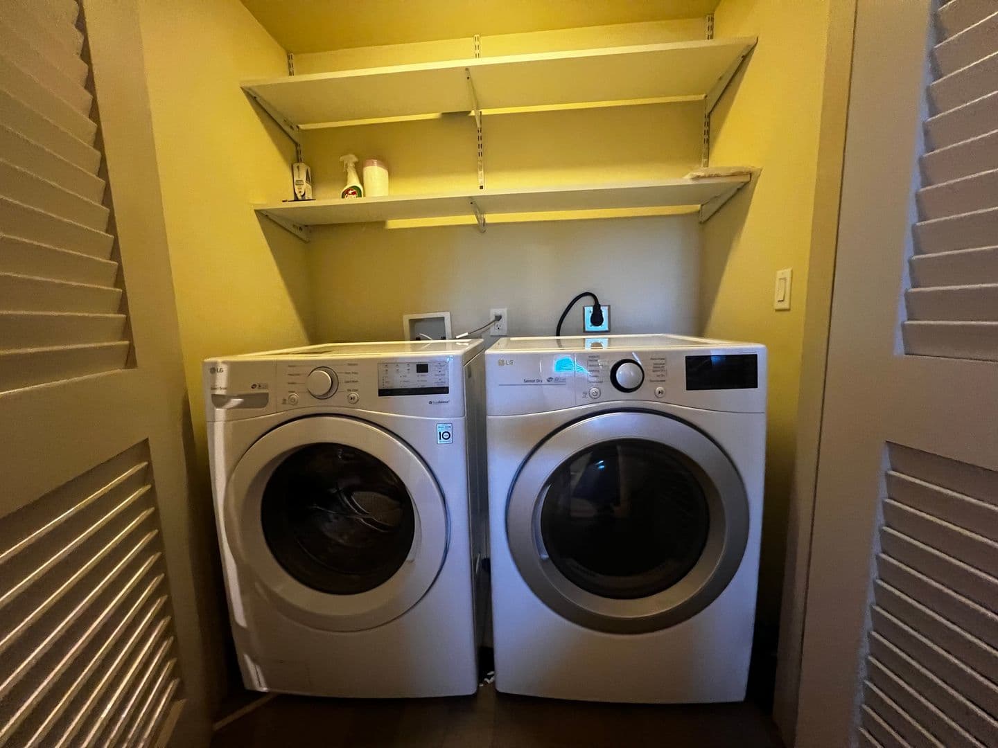 Menlo Park Apartment: 2025 Avy Ave