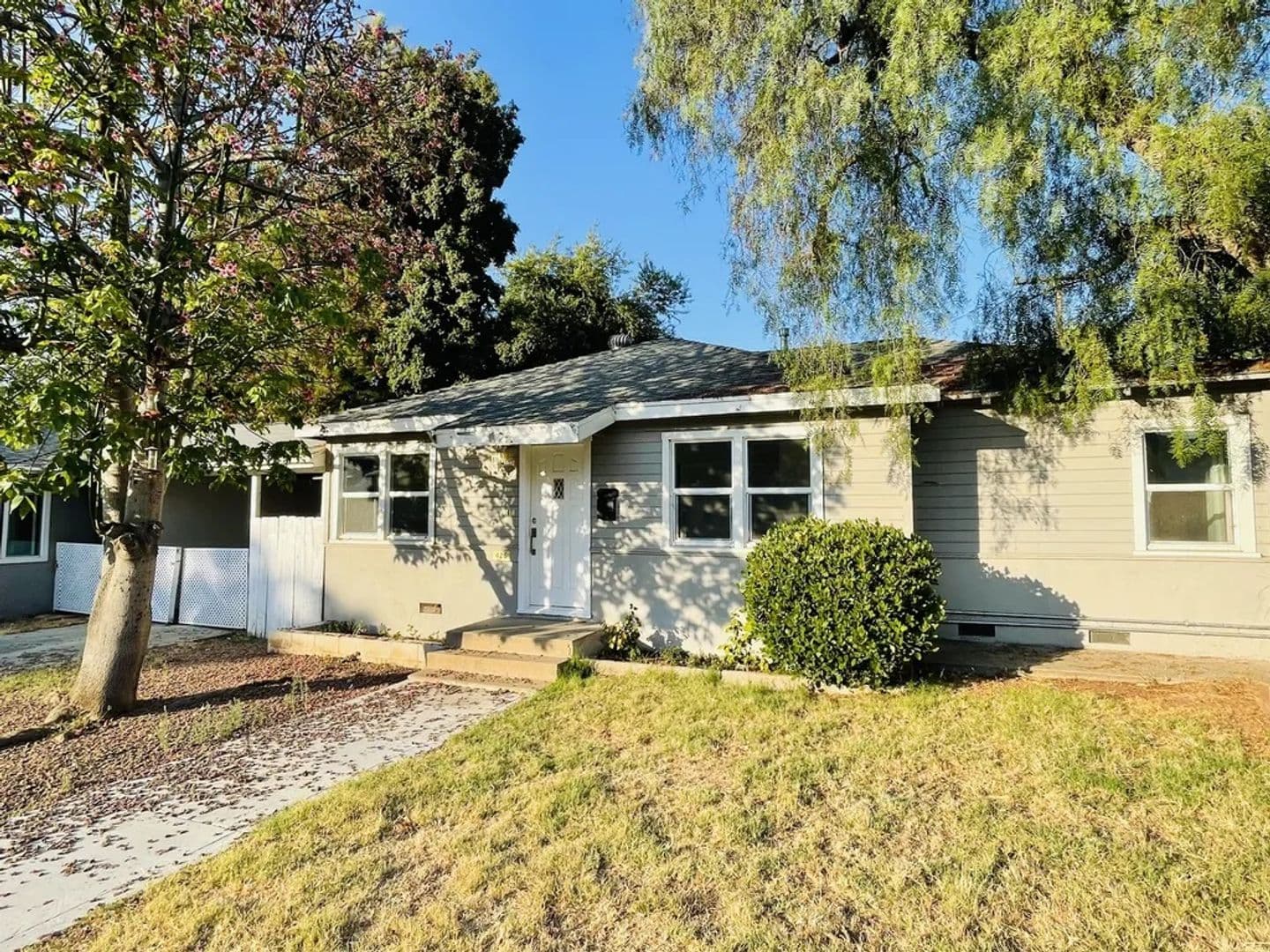 Escondido Apartment: 406-26 S Grape St