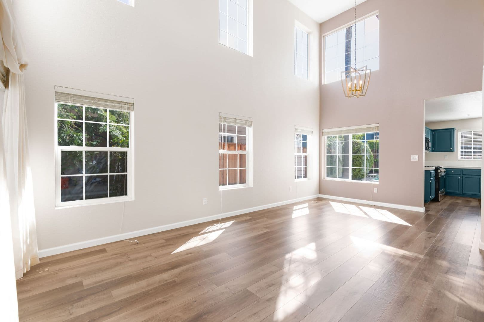 Livermore House: 6381 Scenic Ave