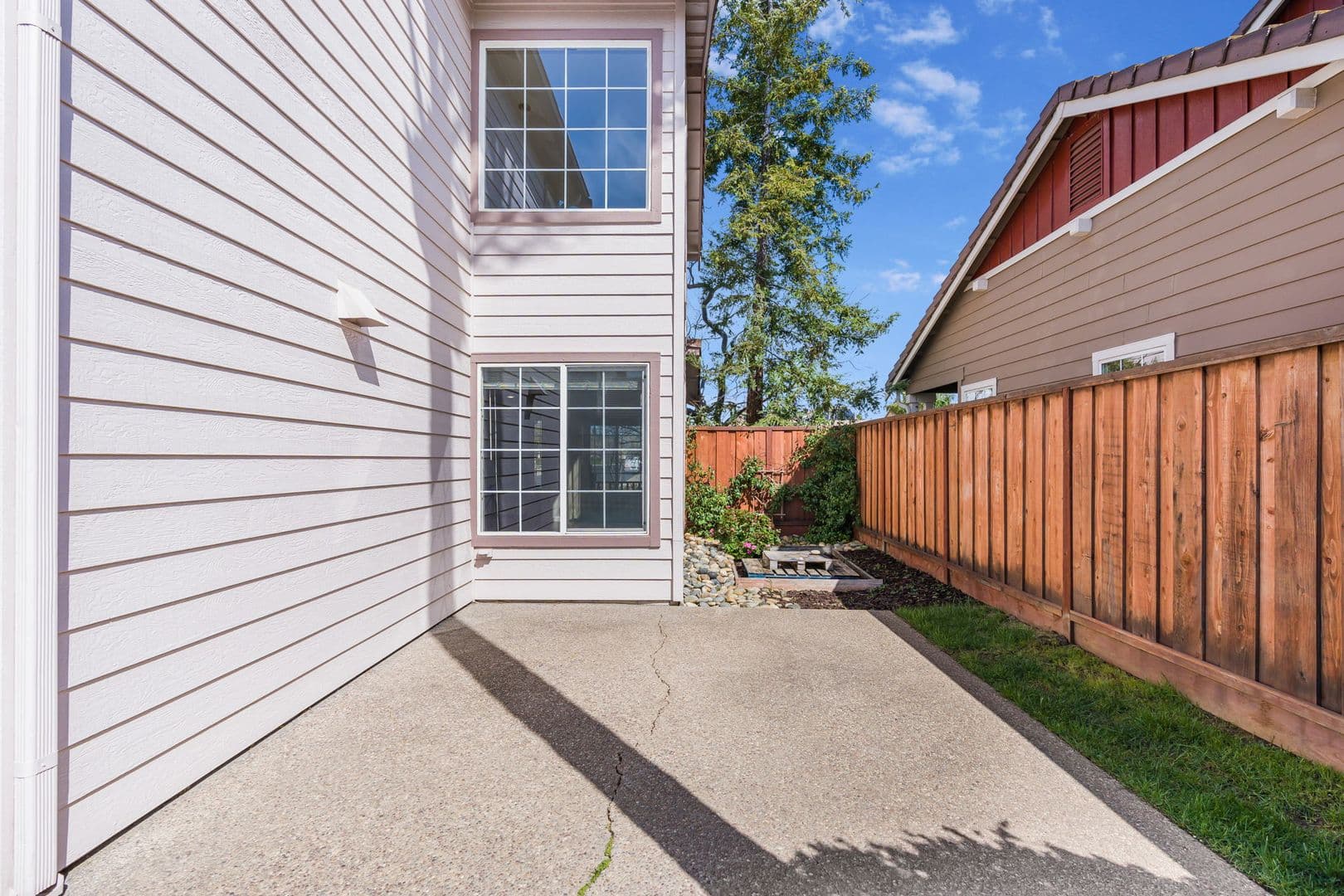 Livermore House: 6381 Scenic Ave