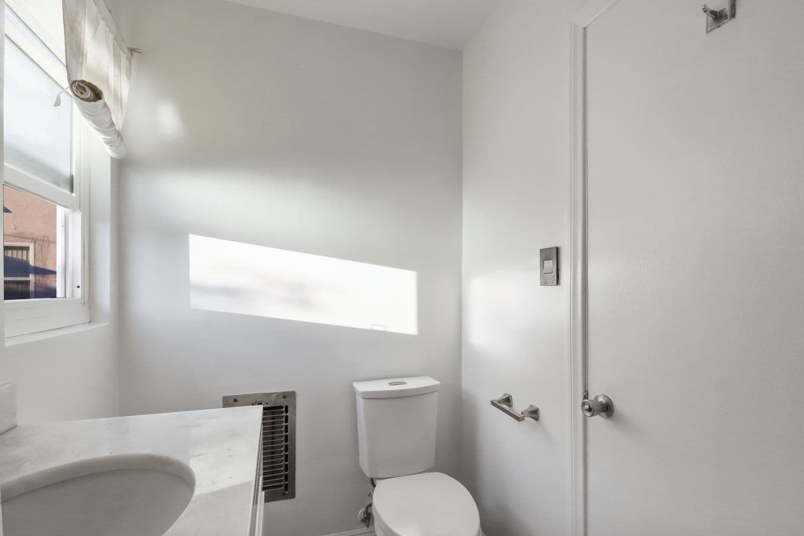 Long Beach Condo: 1020 E 2nd St Unit 08