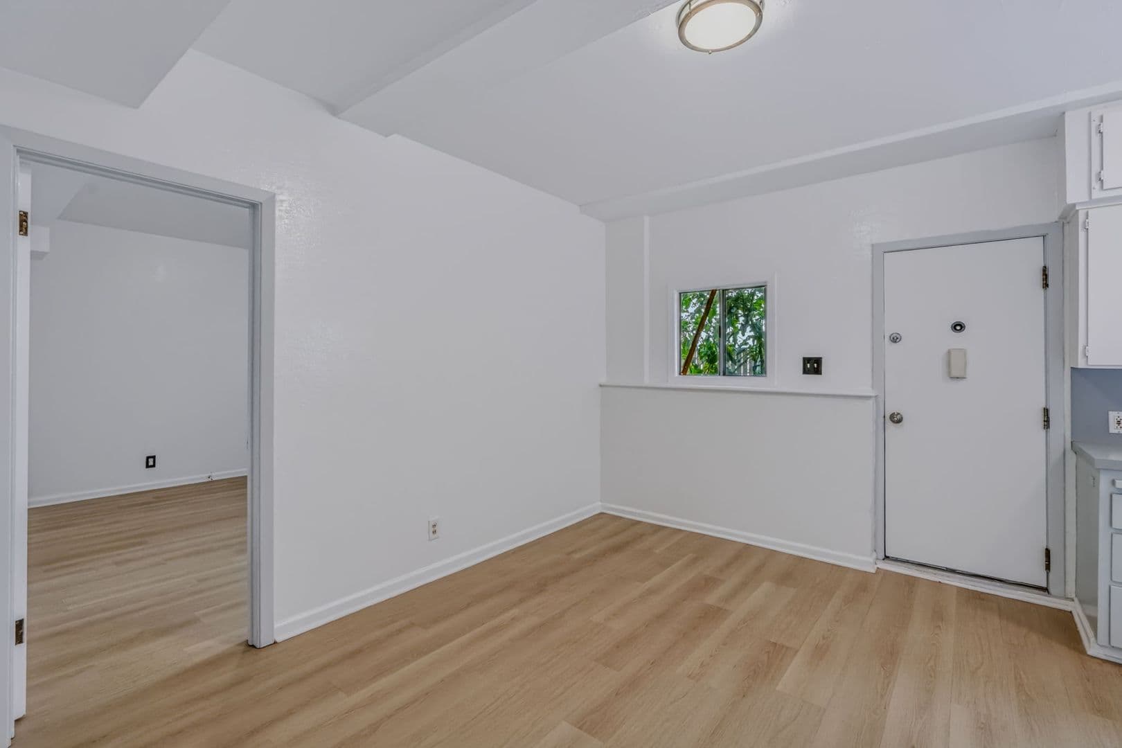 Daly City Apartment: 58 Vale St