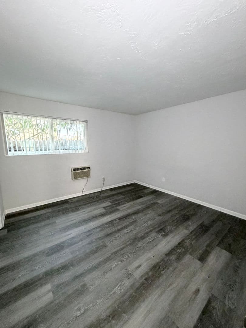 San Diego Apartment: 3825 47th St