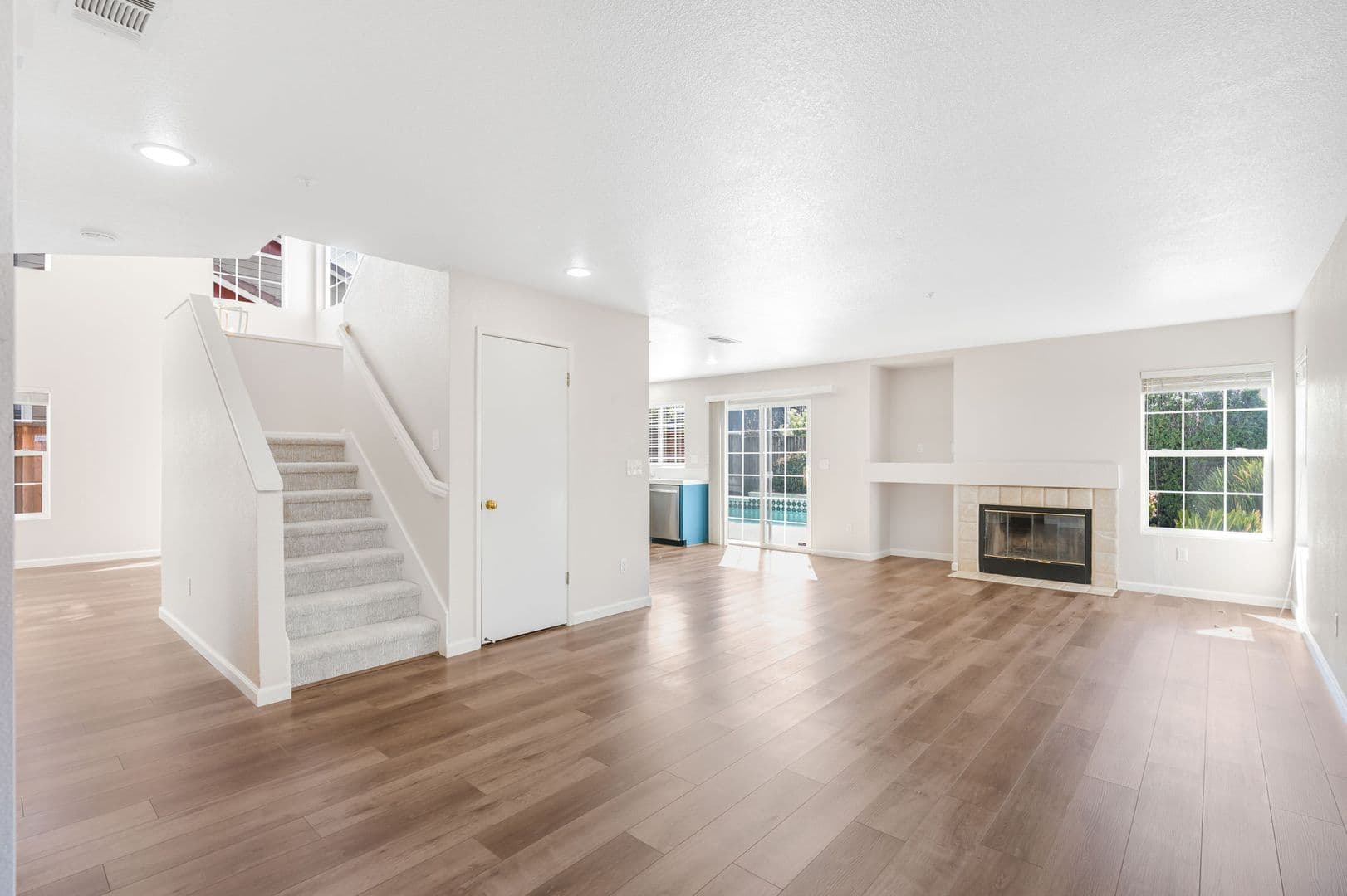 Livermore House: 6381 Scenic Ave