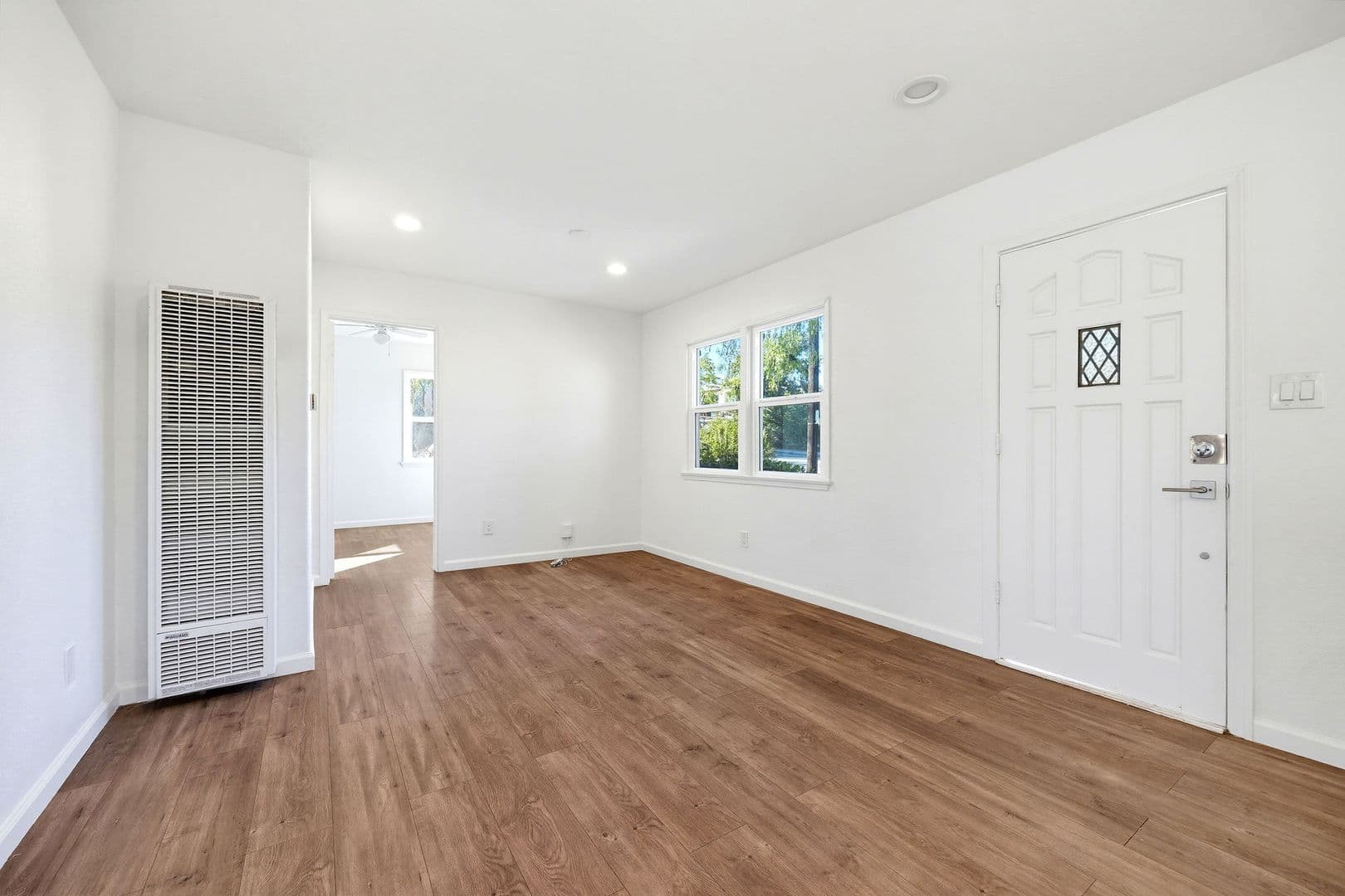 Escondido Apartment: 406-26 S Grape St