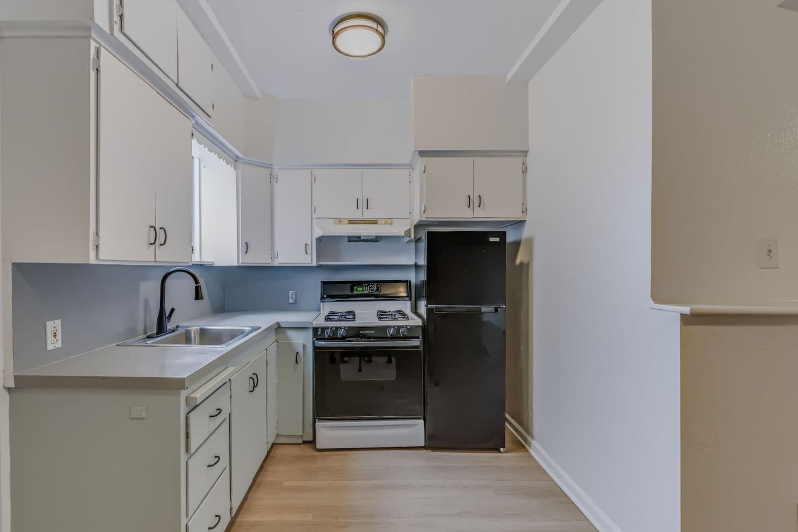 Daly City Apartment: 58 Vale St