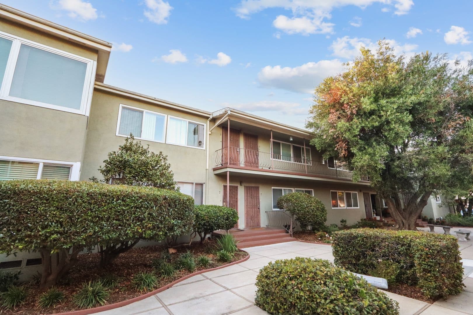 Long Beach Condo: 1020 E 2nd St Unit 08