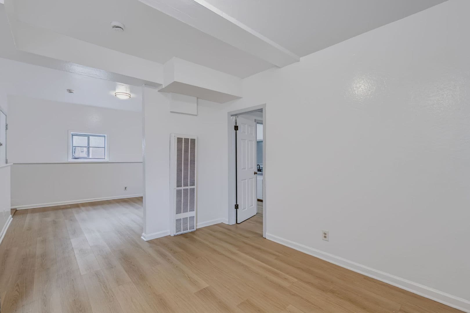 Daly City Apartment: 58 Vale St